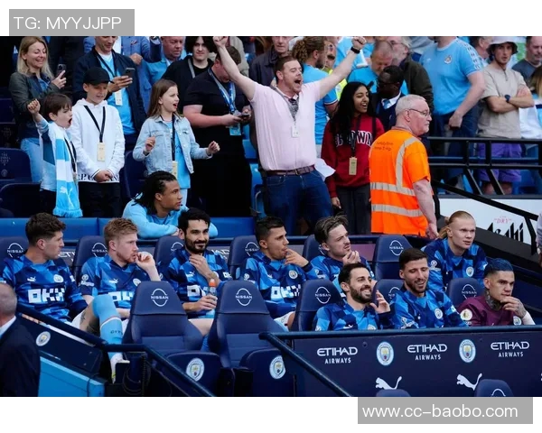 曼城失球引发瓜迪奥拉怒火攻心狂砸替补席座椅面红耳赤